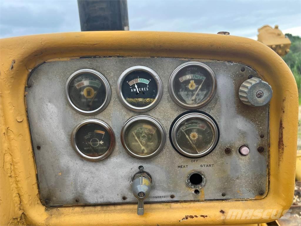 CAT D8H Crawler dozers