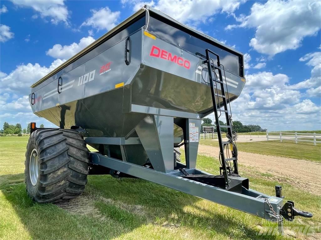 Demco 1100 Grain / Silage Trailers