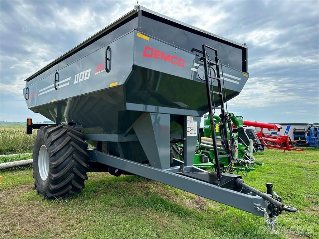 Demco 1100 Grain / Silage Trailers
