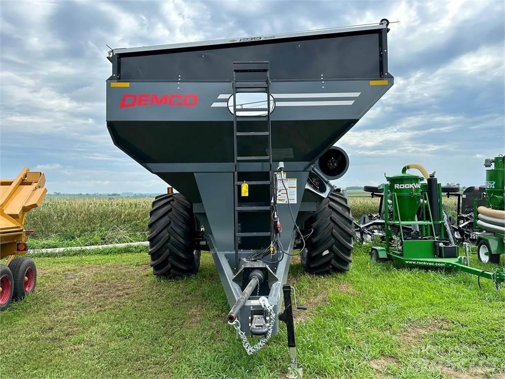 Demco 1100 Grain / Silage Trailers