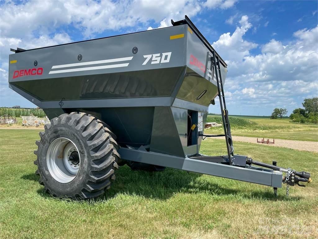 Demco 750 Grain / Silage Trailers
