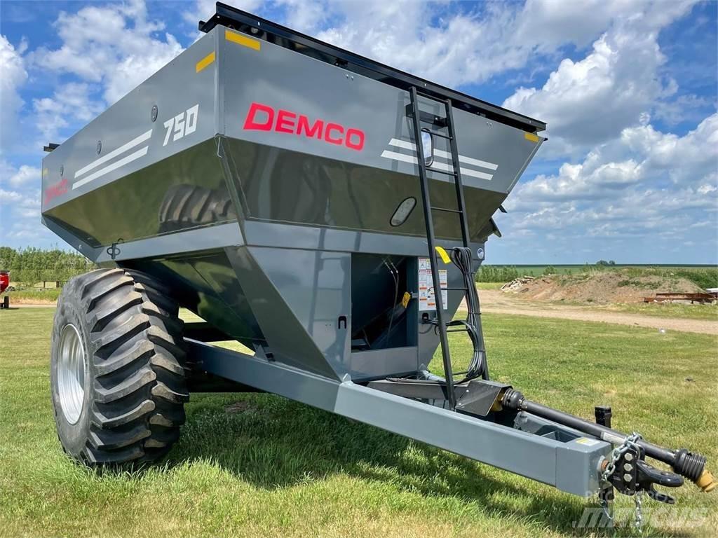 Demco 750 Grain / Silage Trailers