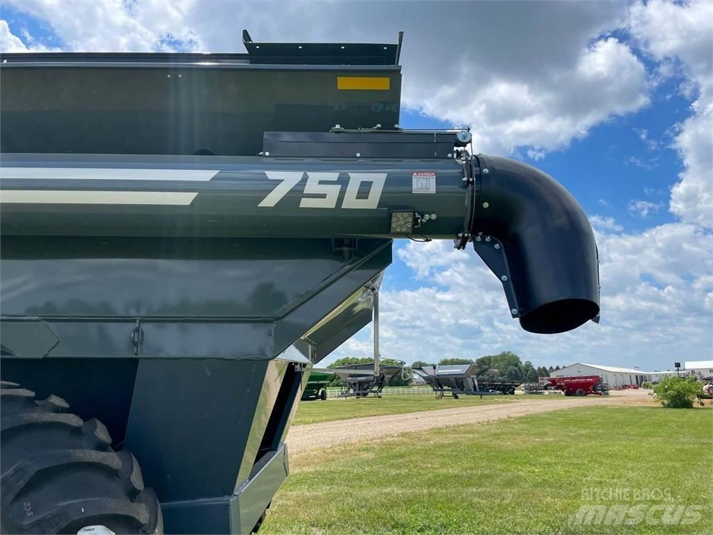 Demco 750 Grain / Silage Trailers