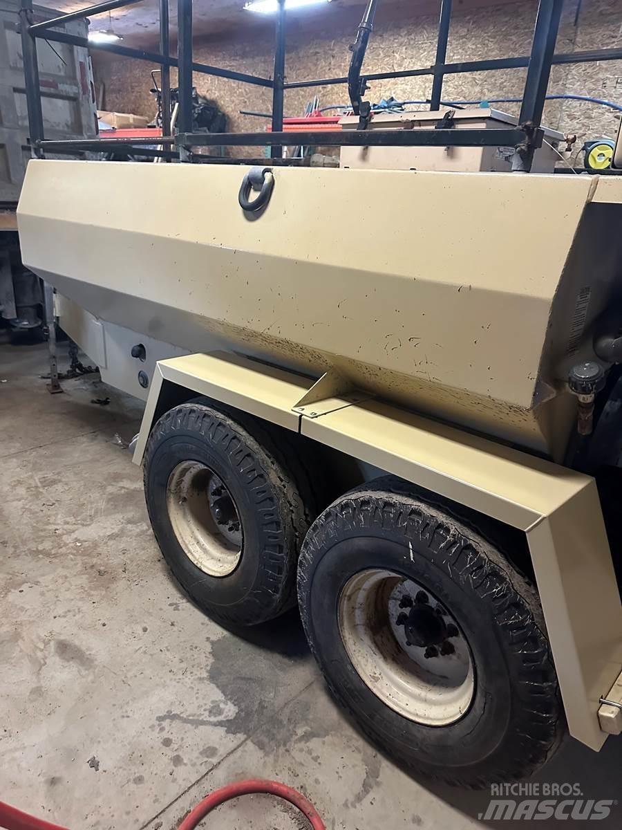 Finn T120 Hopper equipment, blowers and elevators