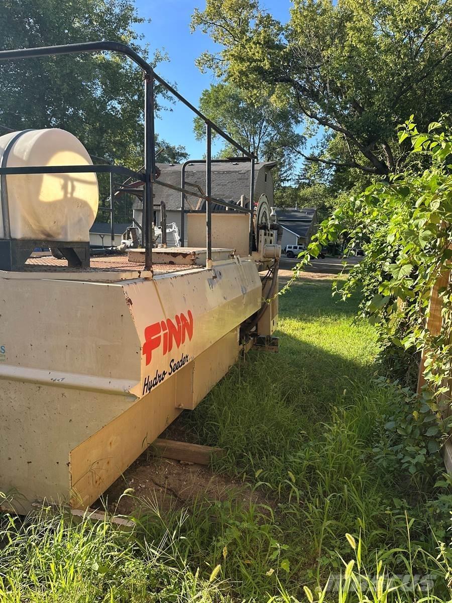 Finn T120 Hopper equipment, blowers and elevators