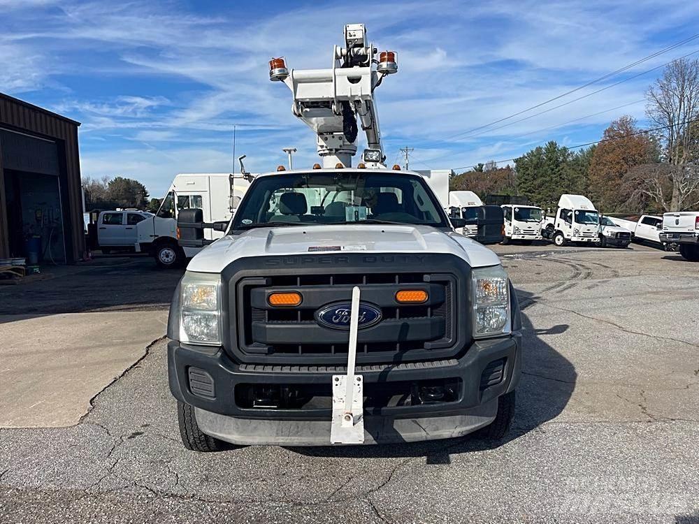 Ford F-450 Truck mounted platforms