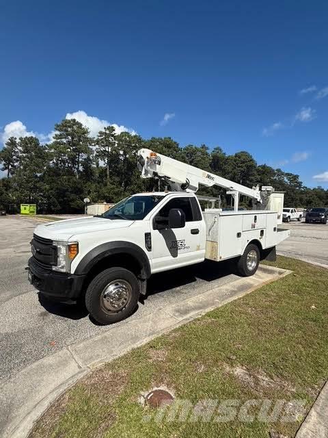 Ford F-450 Truck mounted platforms