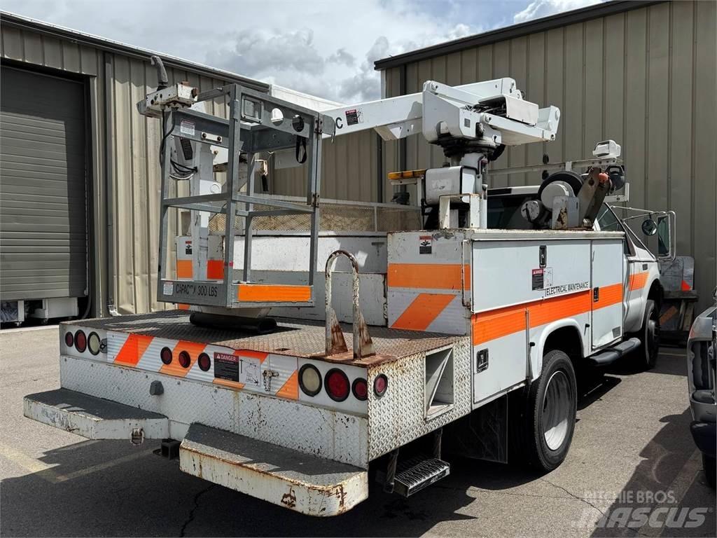 Ford F-550 Truck mounted platforms
