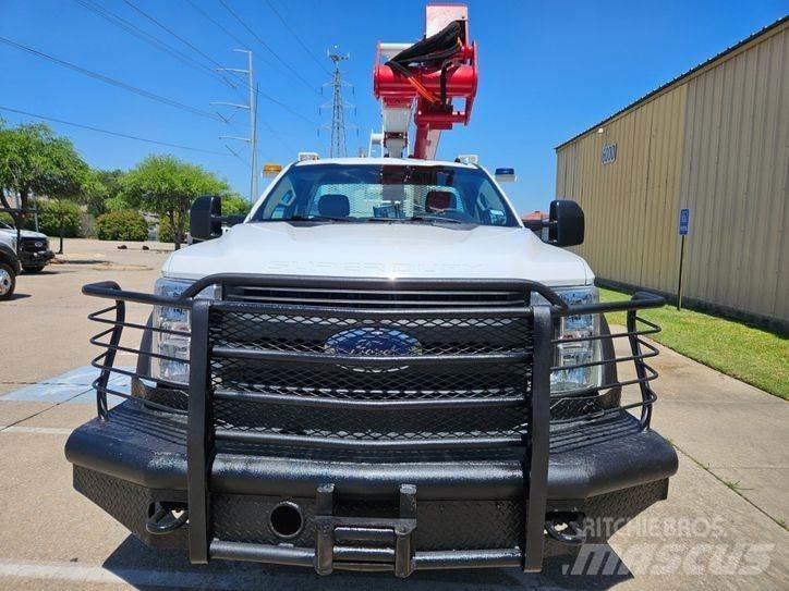 Ford F-550 Truck mounted platforms