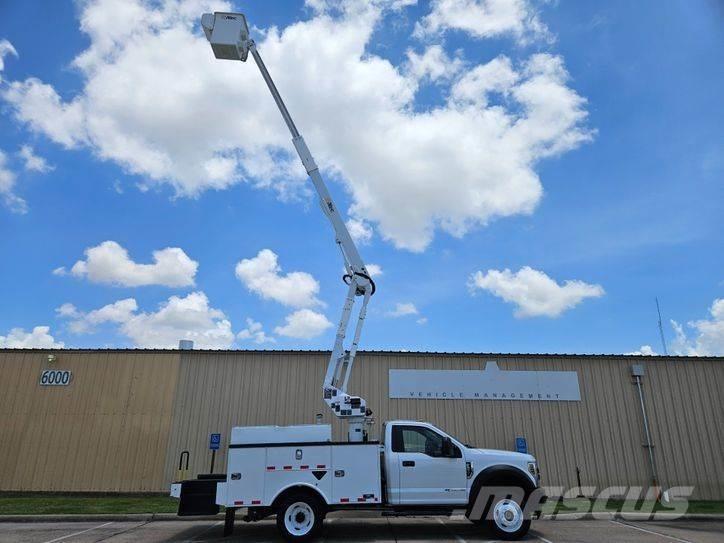 Ford F-550 Truck mounted platforms