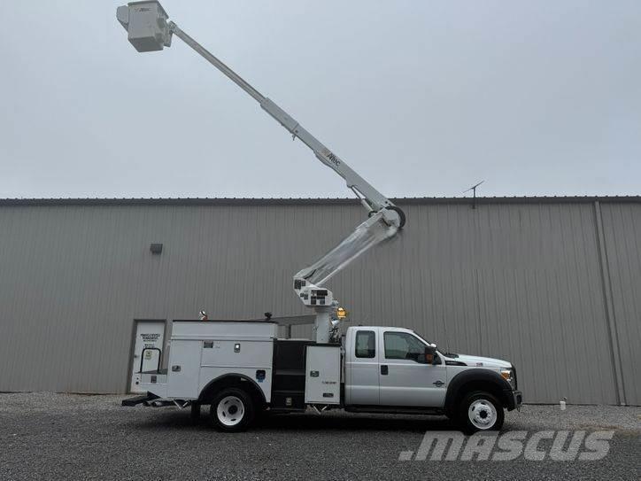 Ford F-550 Truck mounted platforms