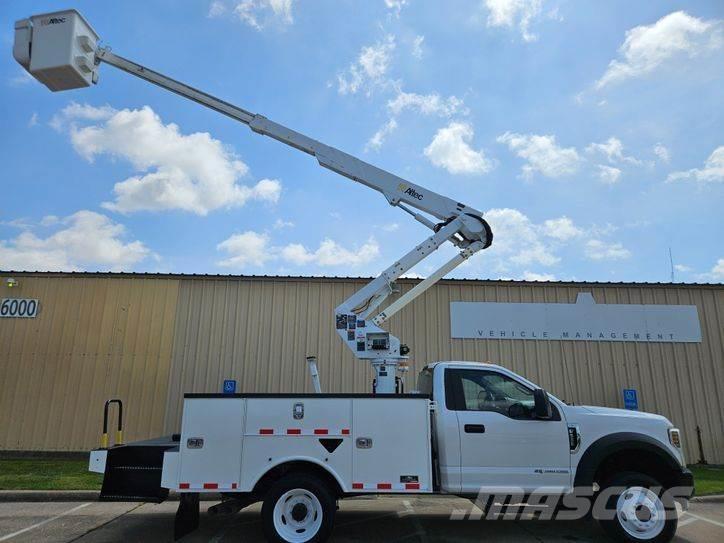 Ford F-550 Truck mounted platforms