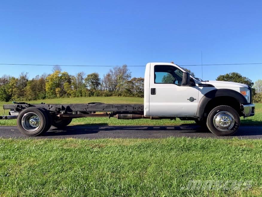 Ford F-550 Chassis Cab trucks