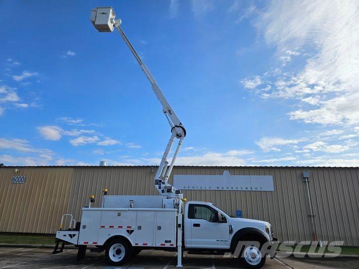 Ford F-550 Truck mounted platforms