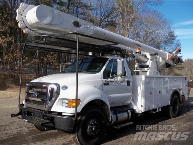 Ford F-750 Truck mounted platforms