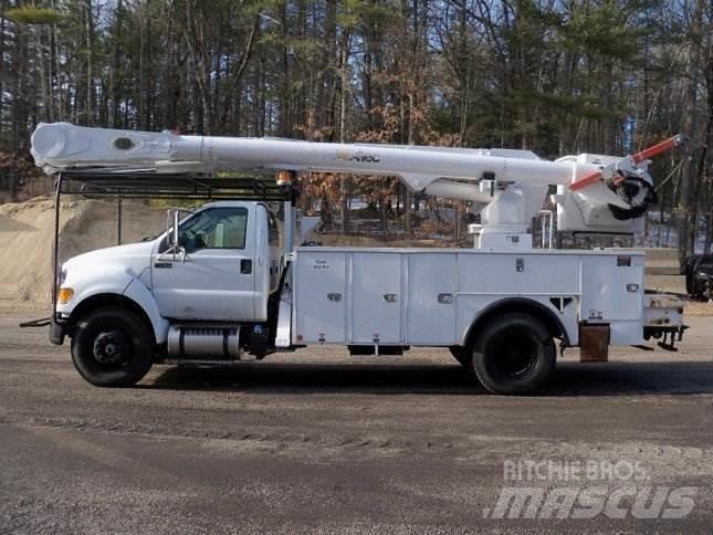 Ford F-750 Truck mounted platforms