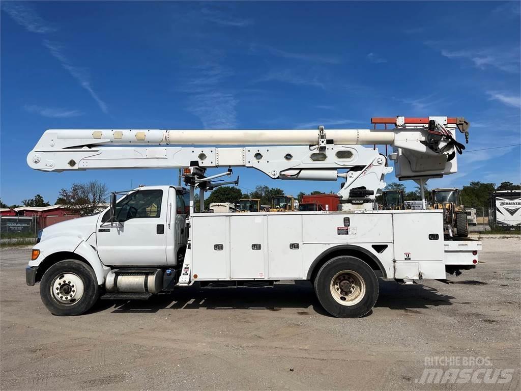 Ford F-750 Truck mounted platforms