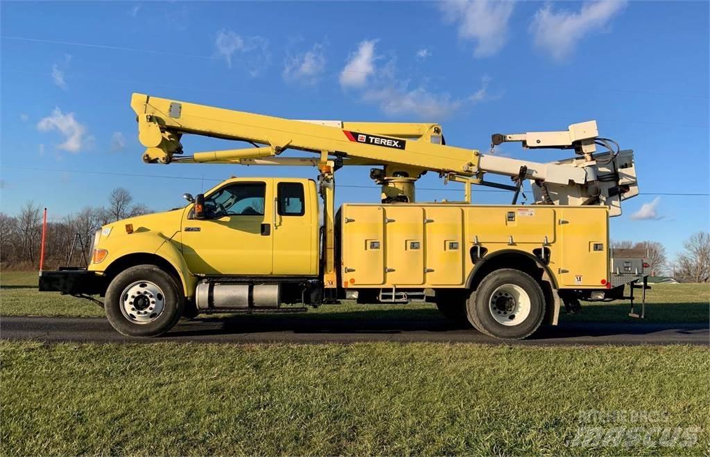 Ford F-750 Truck mounted platforms