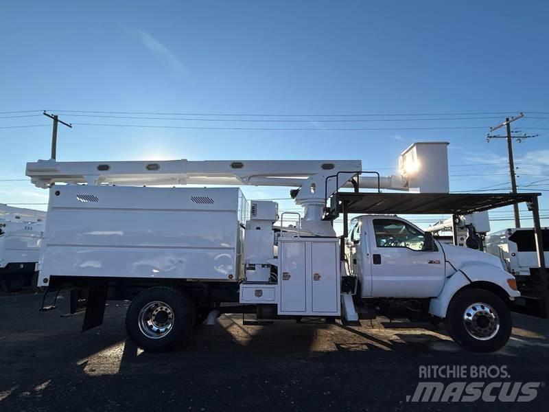 Ford F-750 Truck mounted platforms