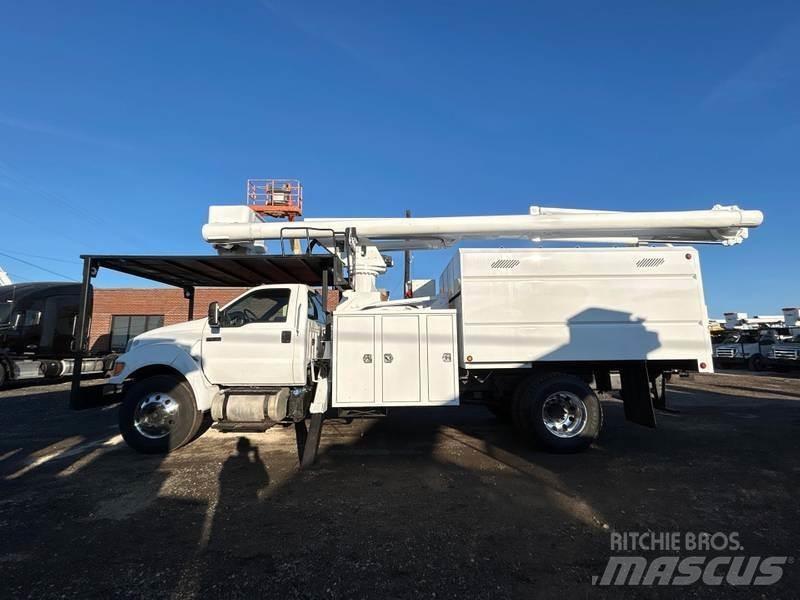 Ford F-750 Truck mounted platforms
