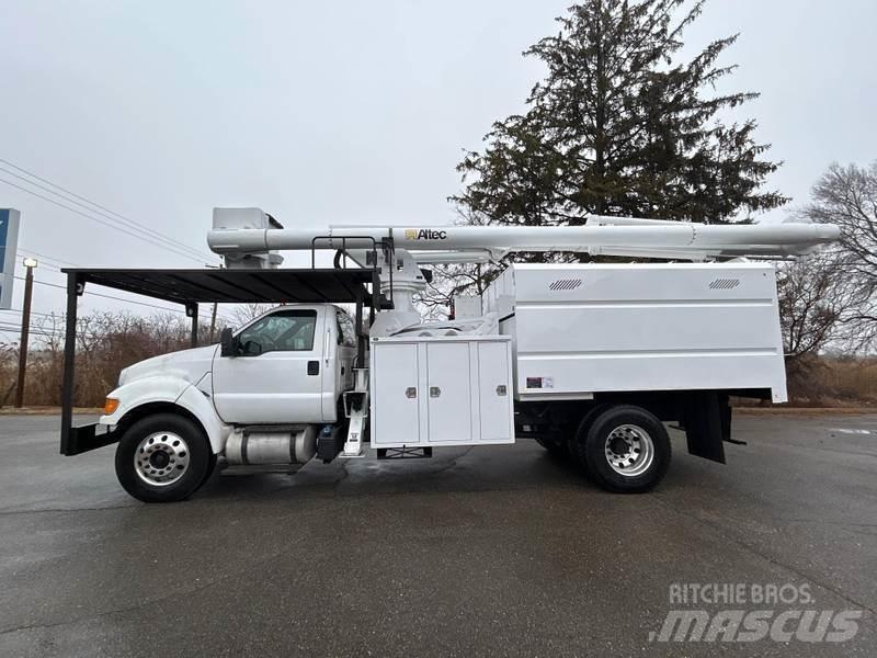 Ford F-750 Truck mounted platforms