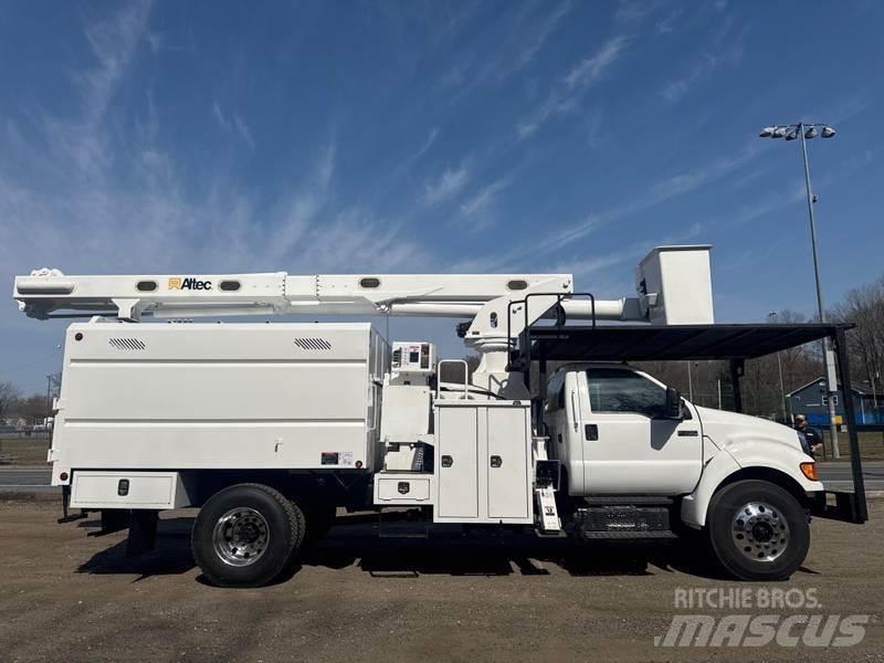 Ford F-750 Truck mounted platforms