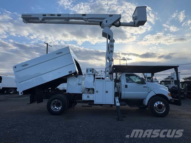 Ford F-750 Truck mounted platforms
