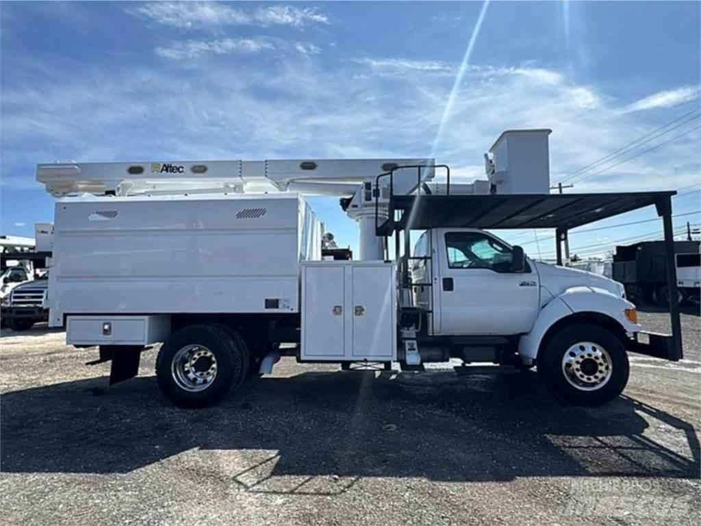 Ford F-750 Truck mounted platforms
