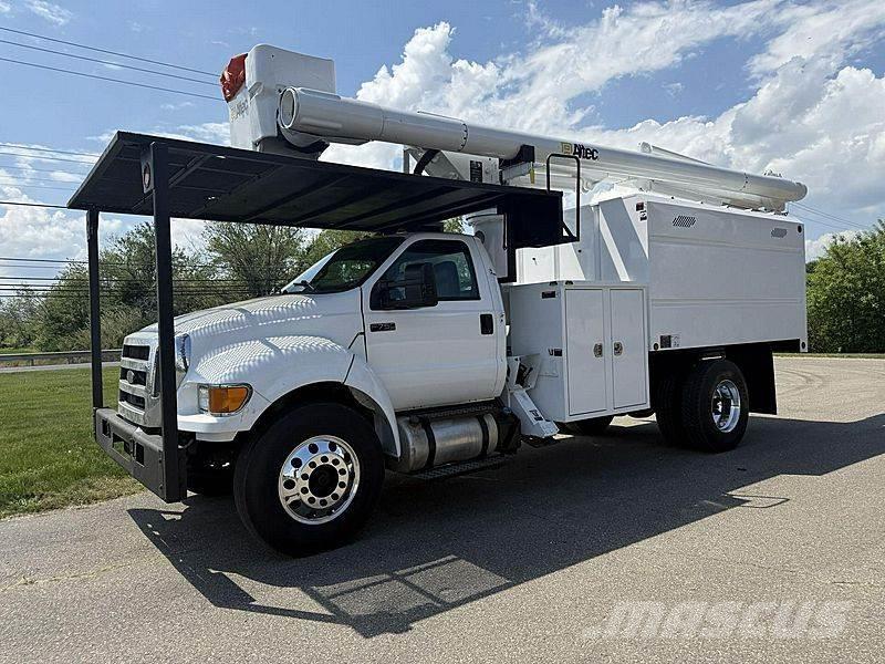 Ford F-750 Truck mounted platforms