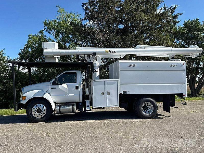 Ford F-750 Truck mounted platforms
