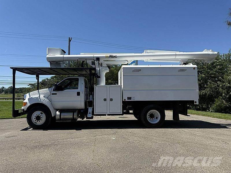 Ford F-750 Truck mounted platforms