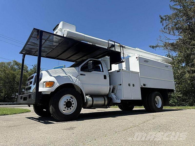 Ford F-750 Truck mounted platforms