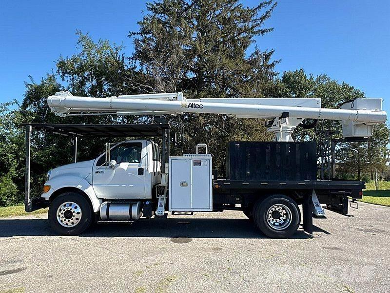 Ford F-750 Truck mounted platforms