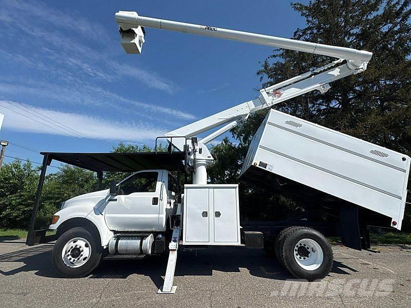 Ford F-750 Truck mounted platforms