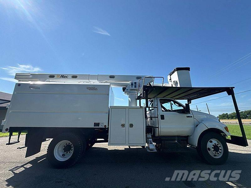Ford F-750 Truck mounted platforms