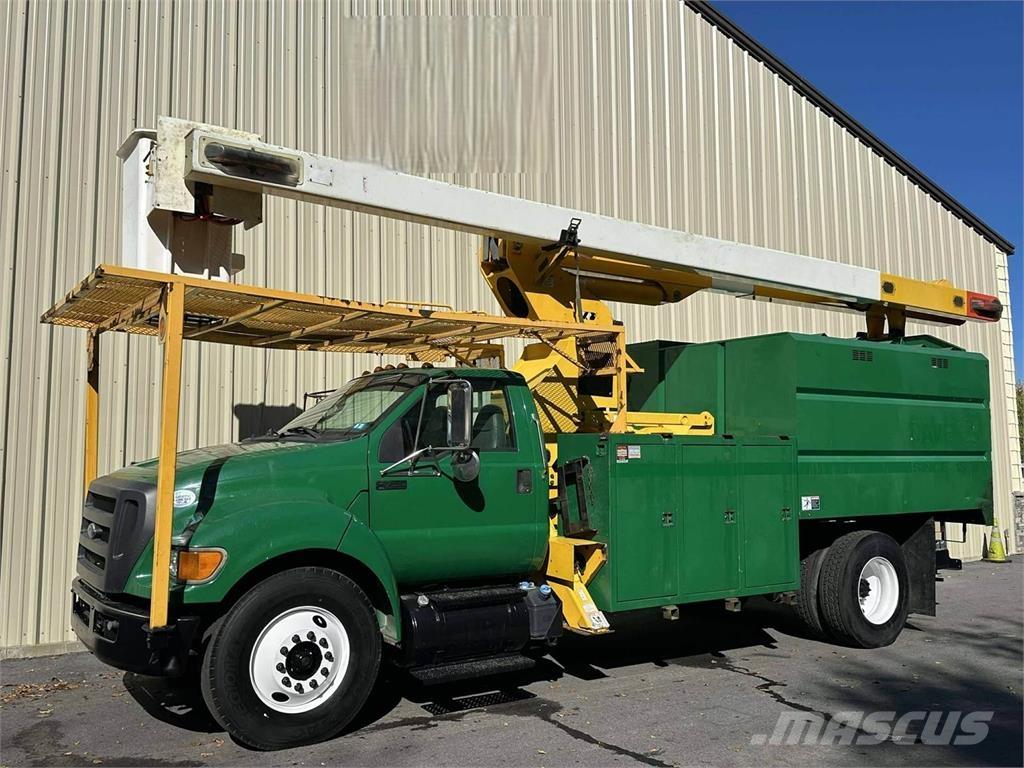 Ford F-750 Truck mounted platforms