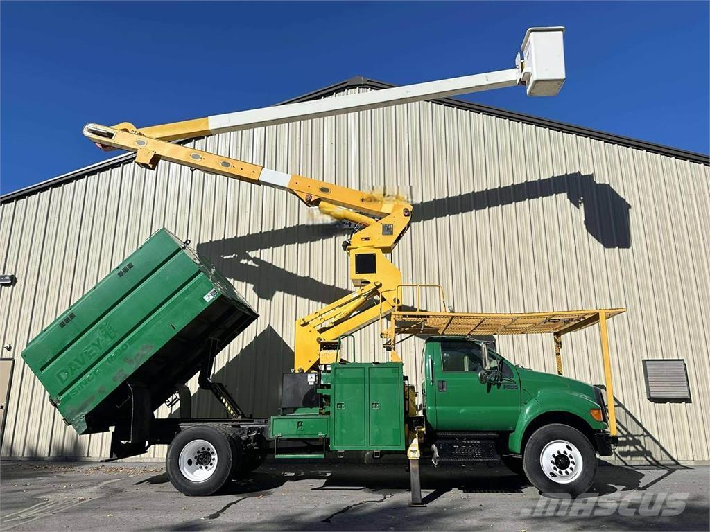 Ford F-750 Truck mounted platforms