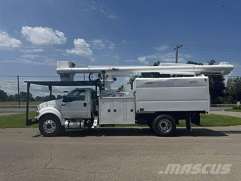 Ford F-750 Truck mounted platforms