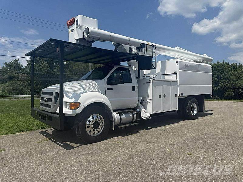 Ford F-750 Truck mounted platforms