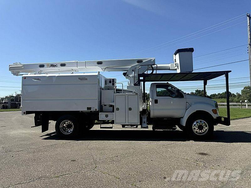 Ford F-750 Truck mounted platforms