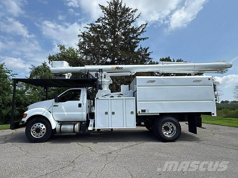 Ford F-750 Truck mounted platforms