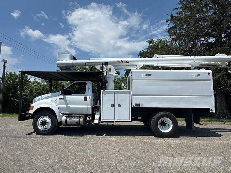 Ford F-750 Truck mounted platforms