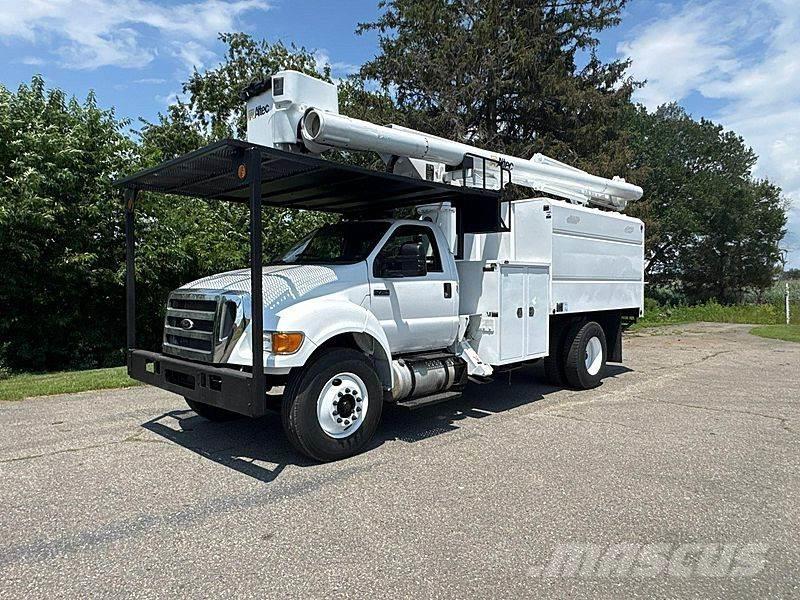 Ford F-750 Truck mounted platforms