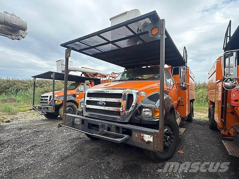 Ford F-750 Truck mounted platforms