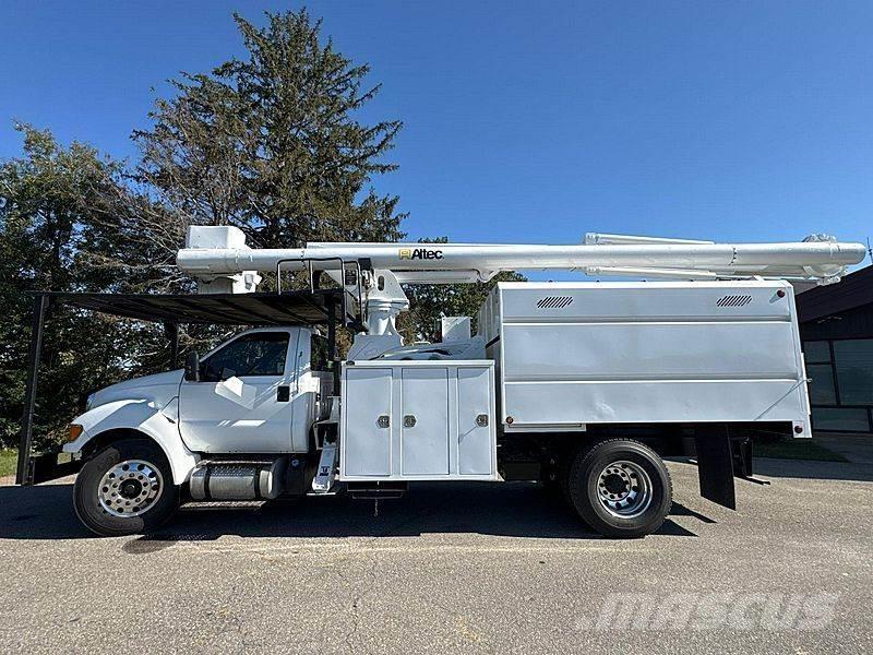 Ford F-750 Truck mounted platforms
