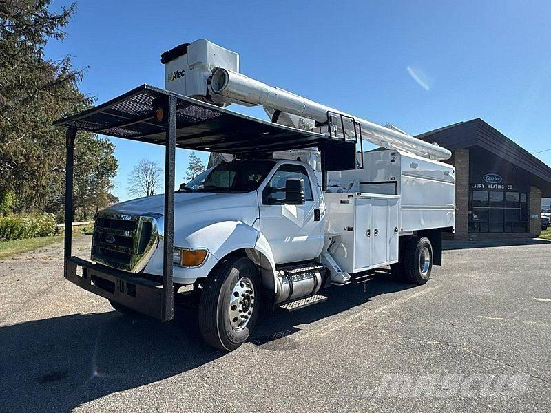 Ford F-750 Truck mounted platforms