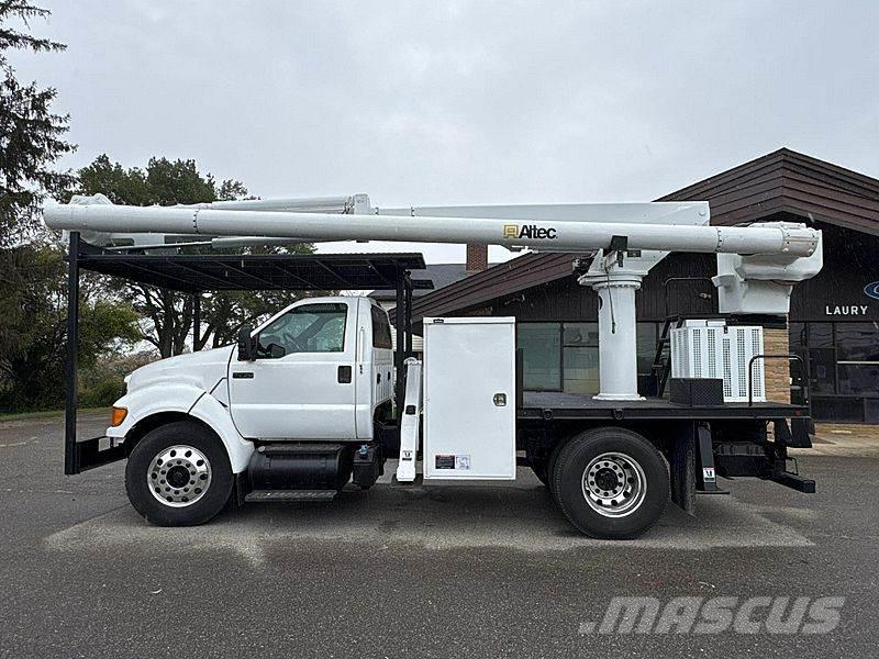 Ford F-750 Truck mounted platforms