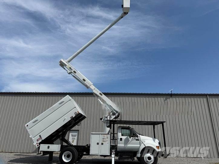 Ford F-750 Truck mounted platforms