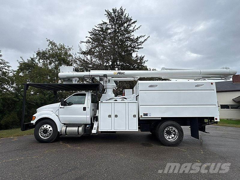 Ford F-750 Truck mounted platforms