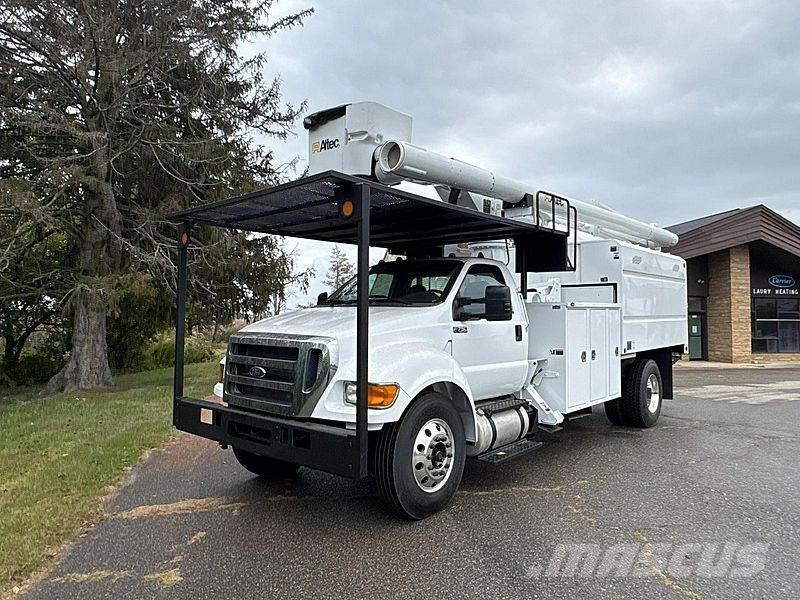 Ford F-750 Truck mounted platforms